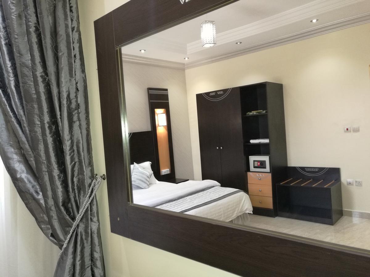 Al Ezzah Palace Hotel Suites DDjeddah Extérieur photo