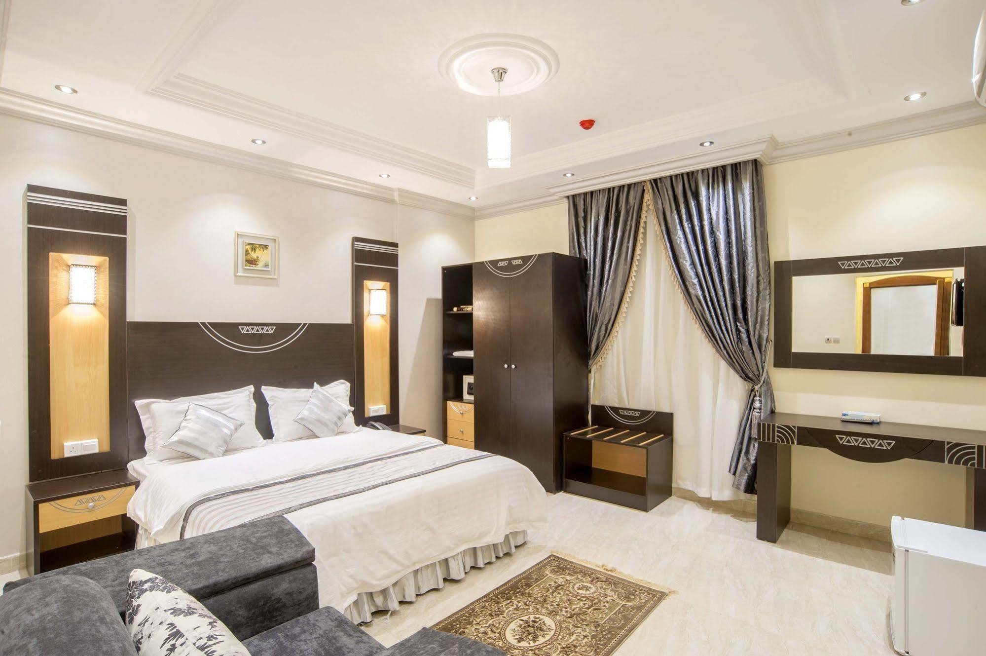 Al Ezzah Palace Hotel Suites DDjeddah Extérieur photo