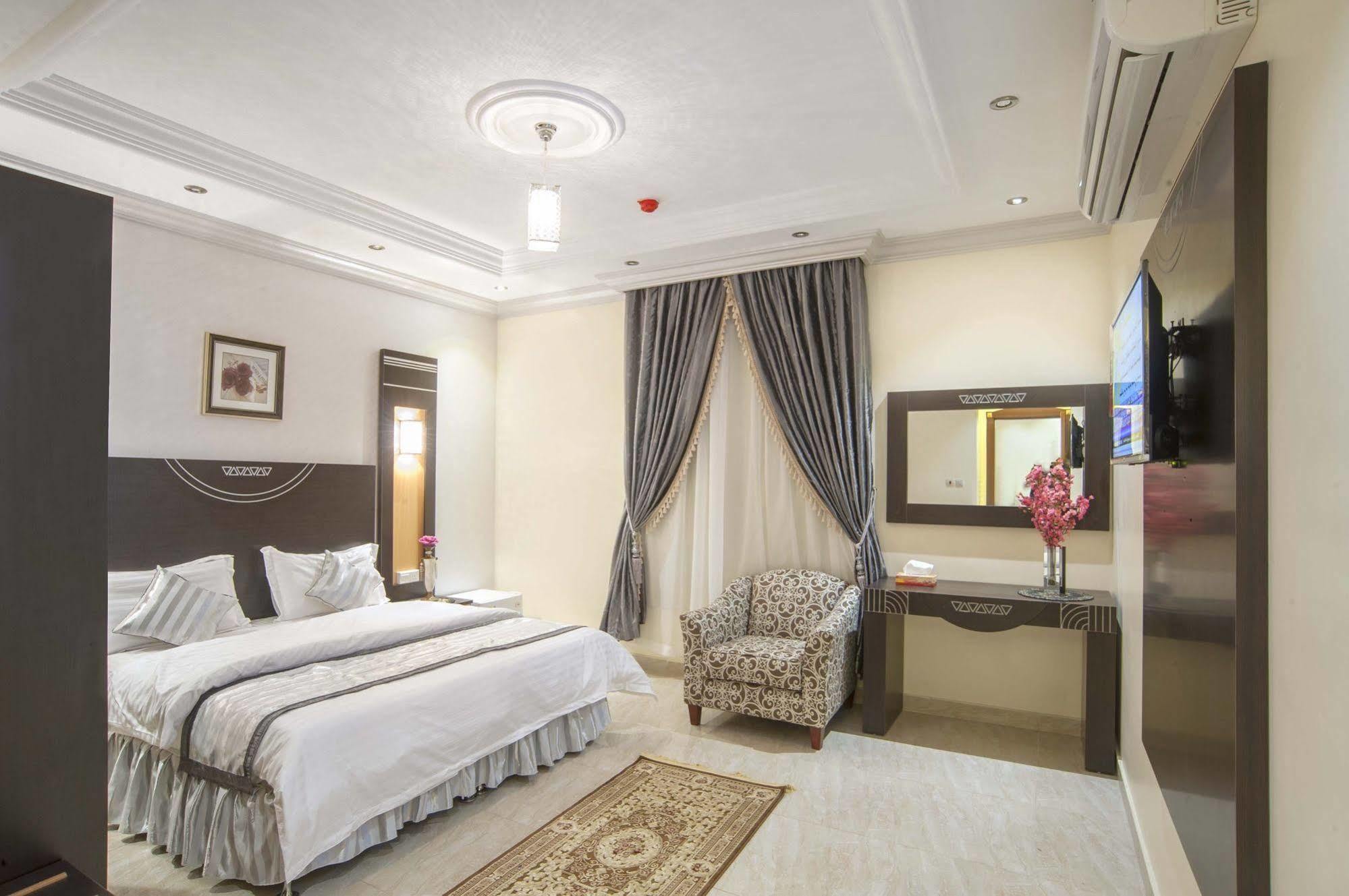 Al Ezzah Palace Hotel Suites DDjeddah Extérieur photo