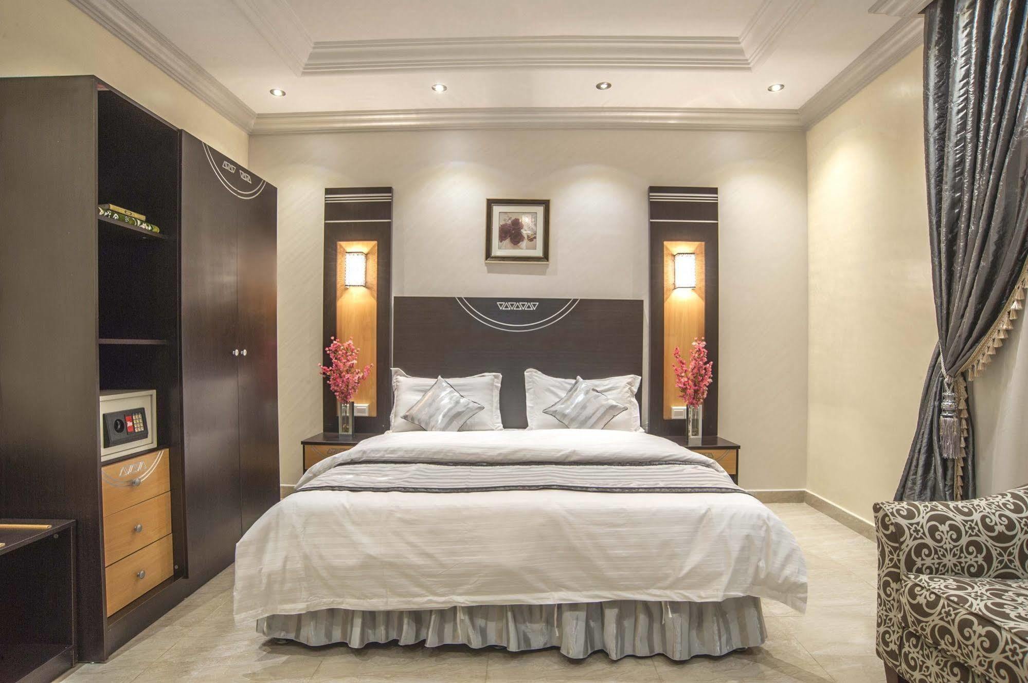 Al Ezzah Palace Hotel Suites DDjeddah Extérieur photo